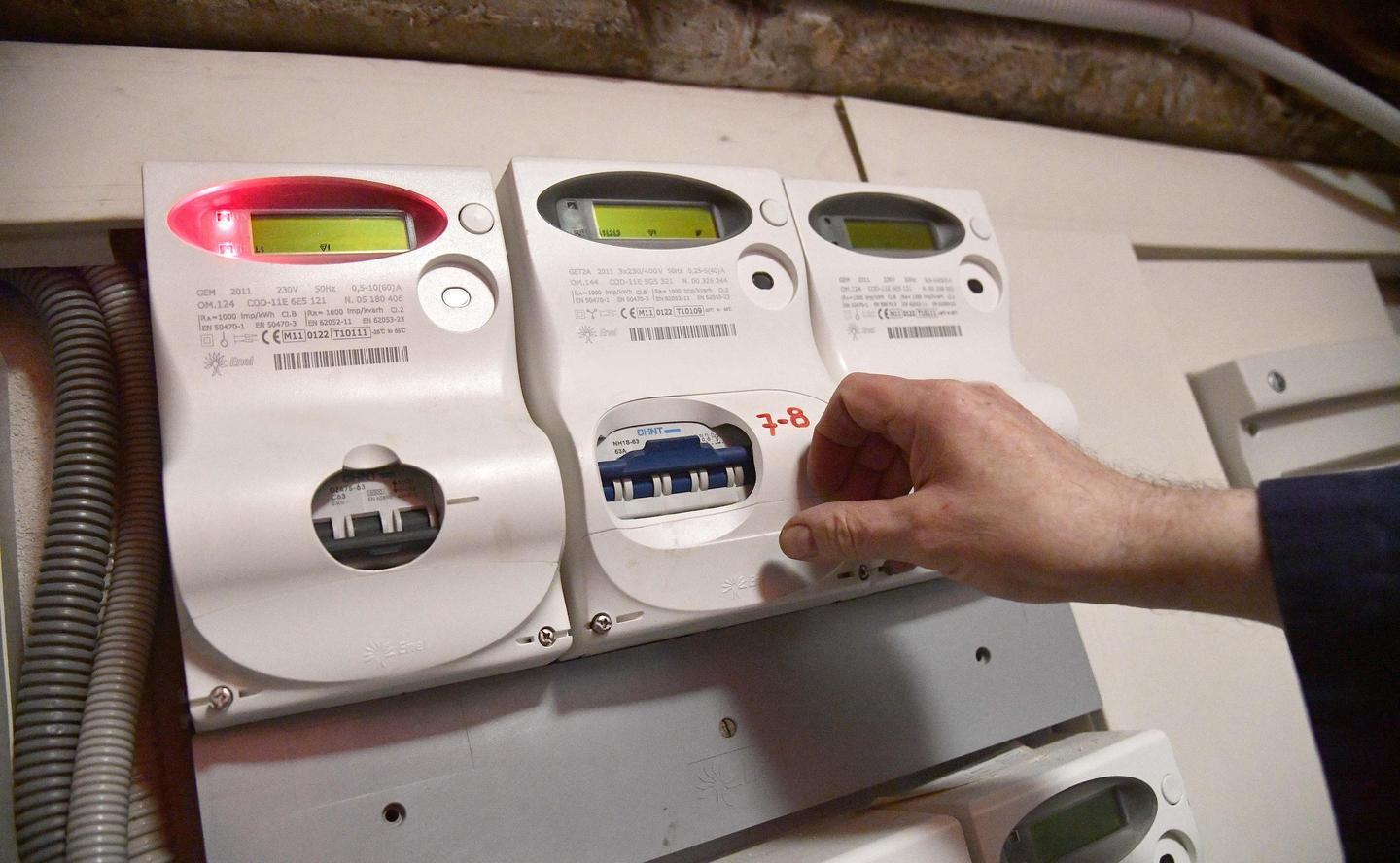 Maxi bollette a Prato Sardo «Licenzio tre dipendenti» 