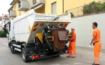 Raccolta rifiuti allo sbando oggi sciopero degli addetti 