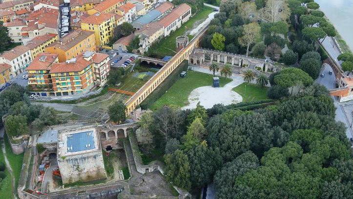 Una veduta aerea dell’area del Giardino Scotto e delle mura