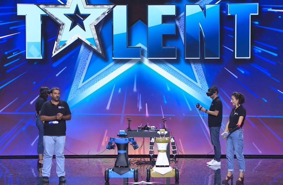 I robot del centro Piaggio sul palco dei talenti sotto gli occhi di Bebe Vio