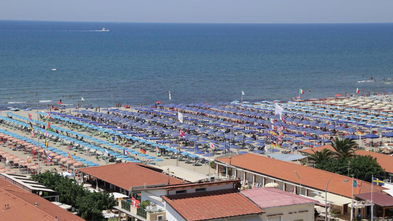 Dimezzato il valore dei bagni versiliesi: investimenti fermi, angoscia per i mutui