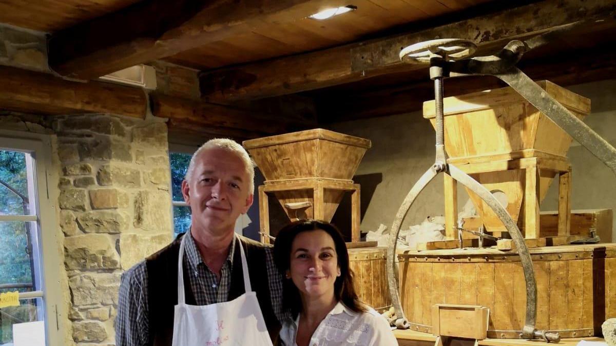 Agostino Sichi insieme a sua moglie Lucia Bugelli all’interno del mulino di famiglia di Pian degli Ontani