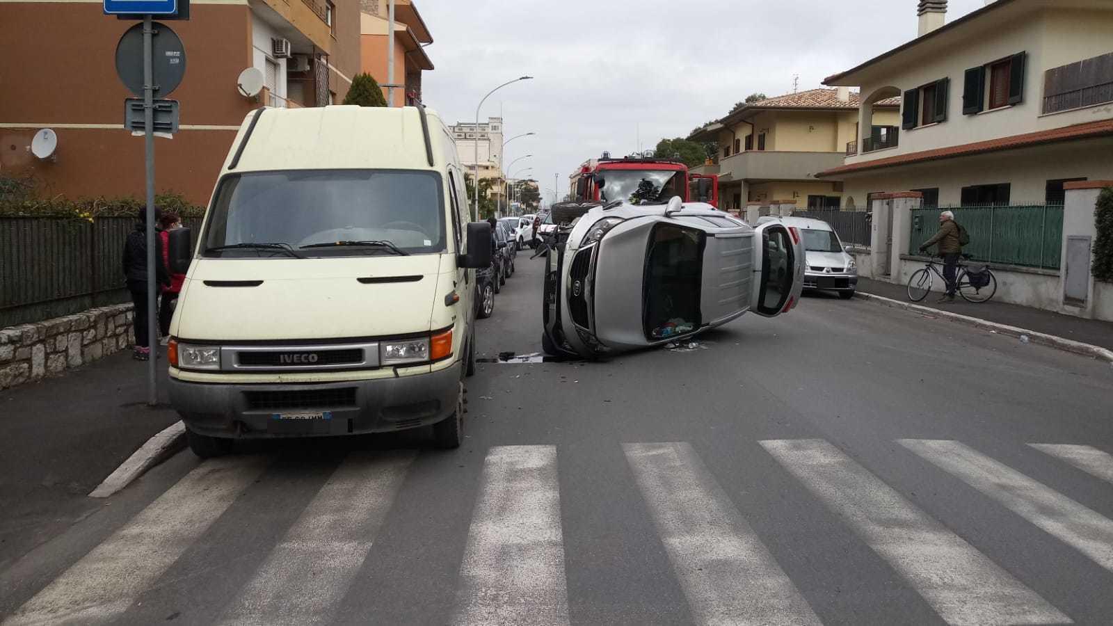 L'auto rovesciata