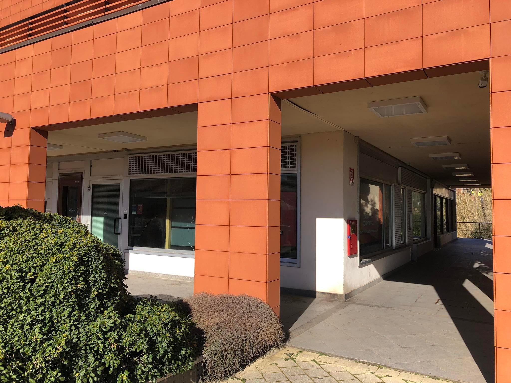 Nelle stanze un tempo occupate dagli istituti bancari spazio al nuovo bancomat