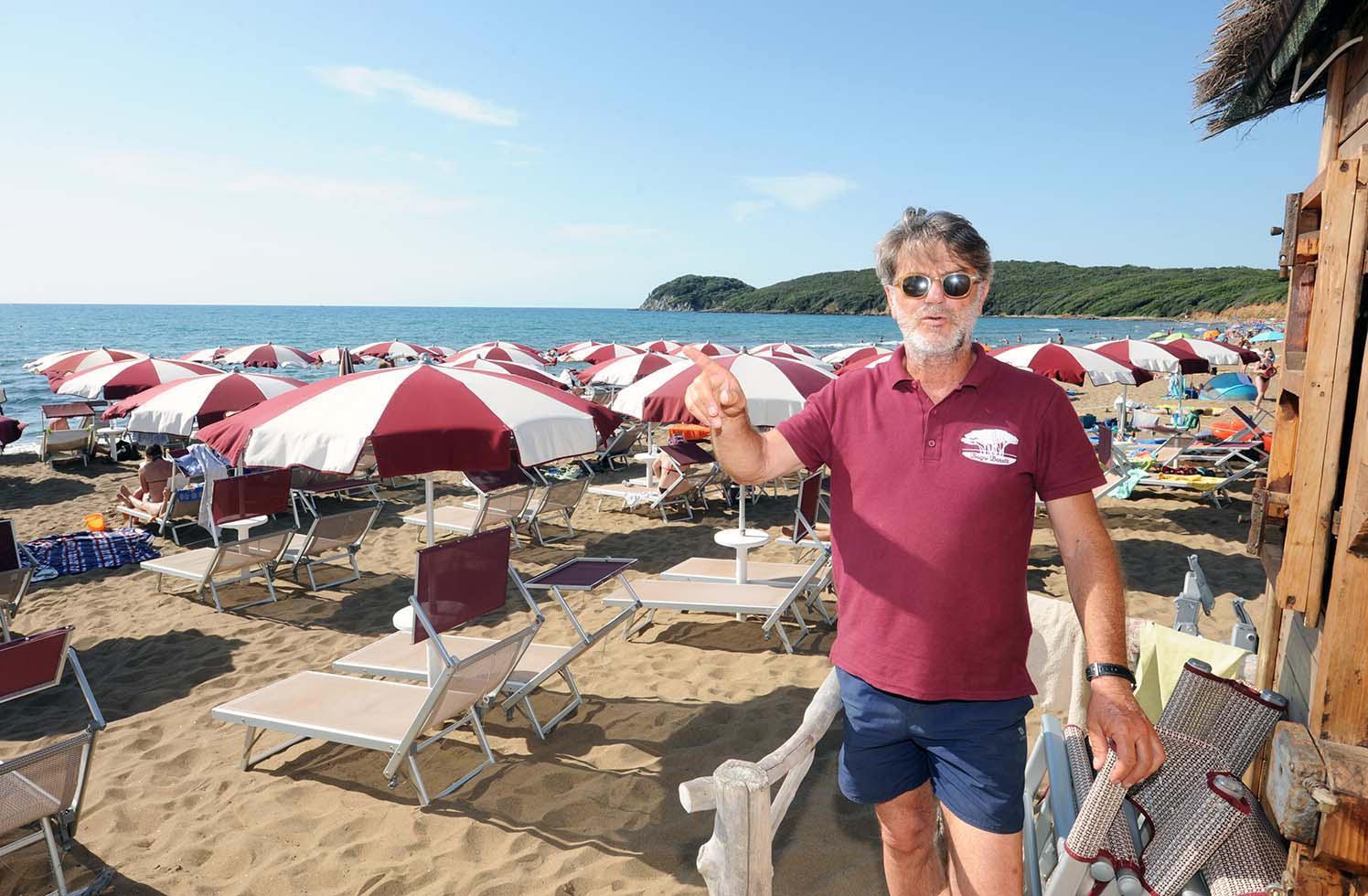 Aste, la storia e le preoccupazioni di Mauro Bertini: «Sono un operaio del mare, Bagno Baratti come un figlio» 