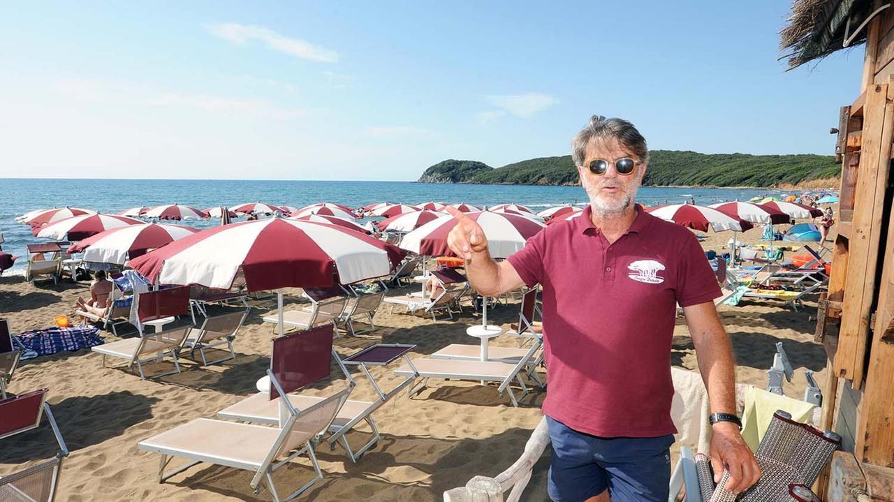 Aste, la storia e le preoccupazioni di Mauro Bertini: «Sono un operaio del mare, Bagno Baratti come un figlio»