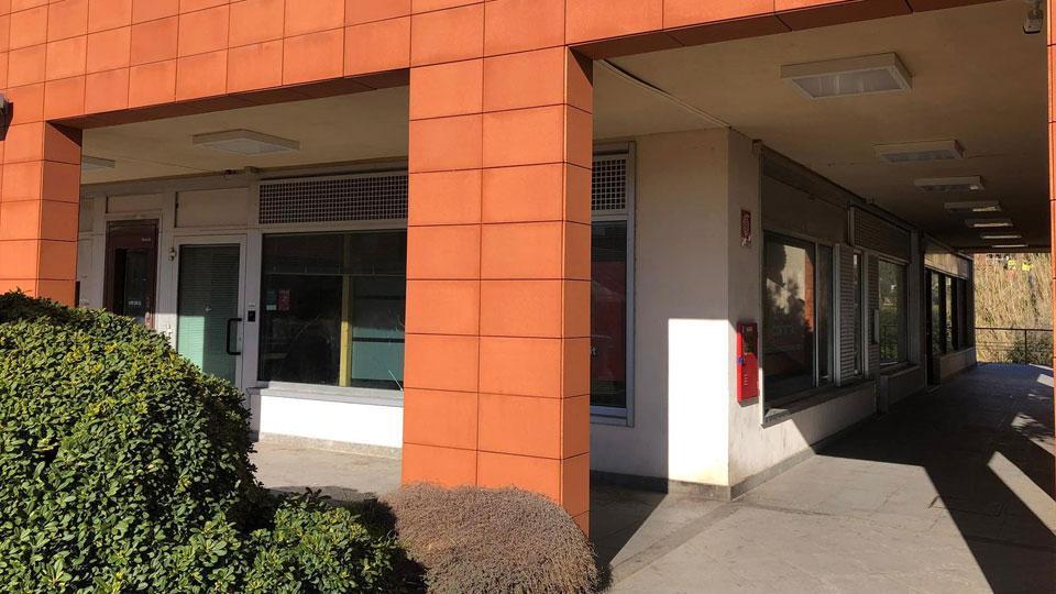 Nelle stanze un tempo occupate dagli istituti bancari spazio al nuovo bancomat