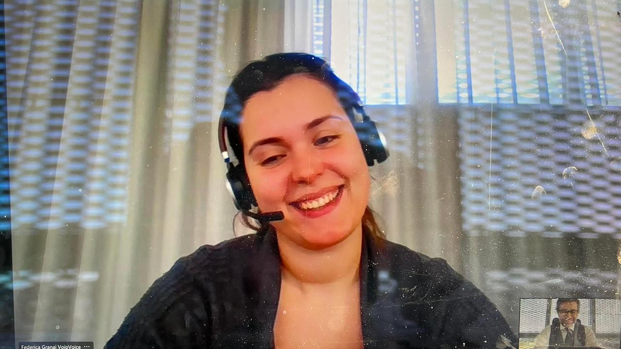 Federica Granai, 27 anni, durante il colloquio con il titolare dell'azienda di Montelupo che l'ha assunta