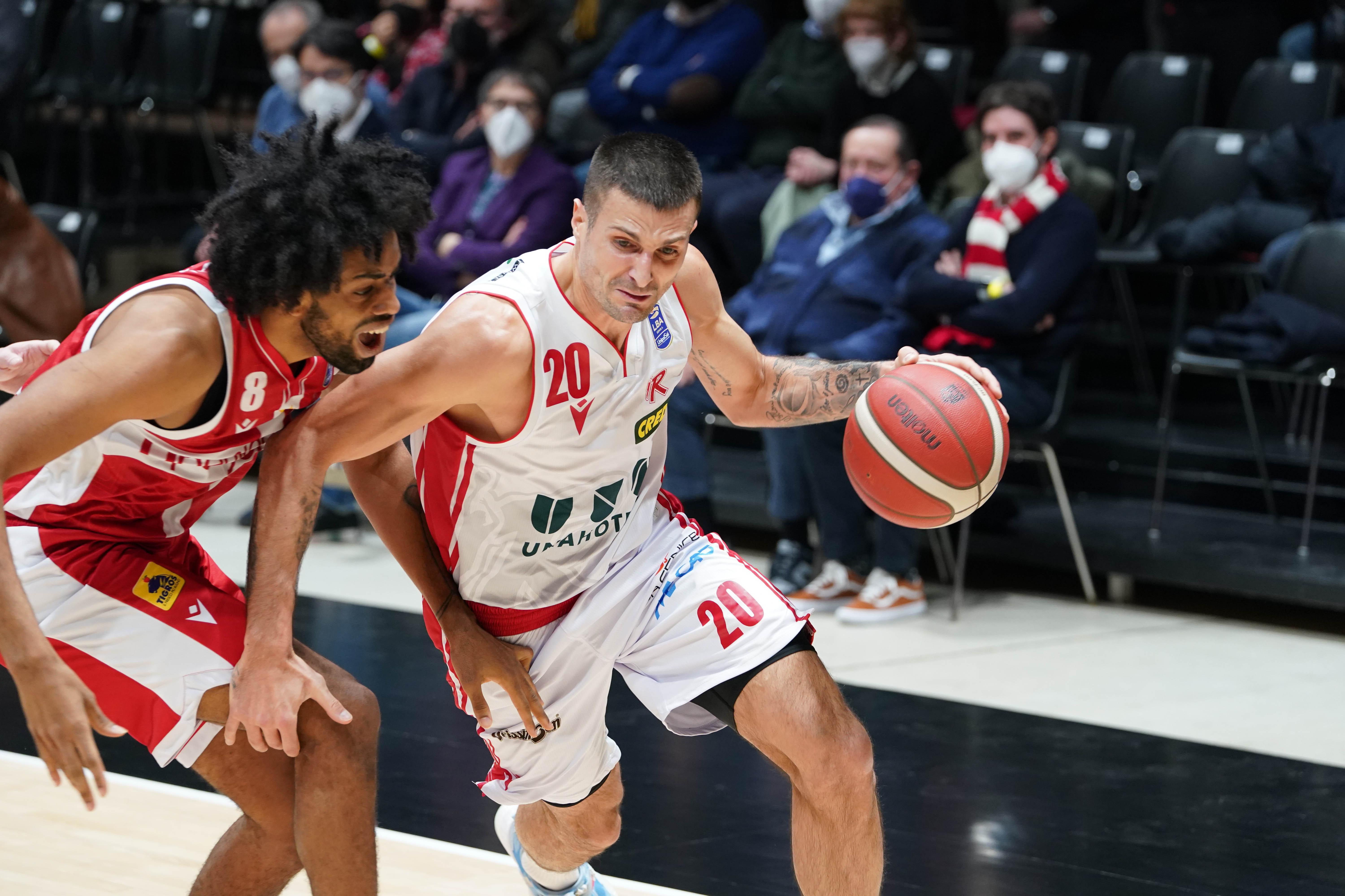 La Unahotels cade all'ultimo tiro contro Varese