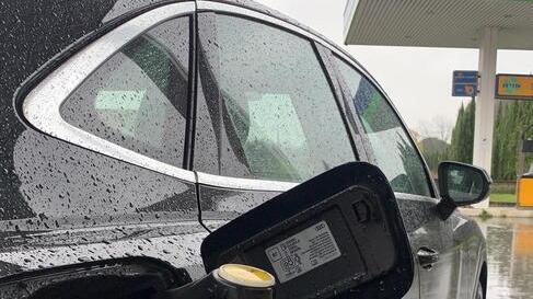 Modena, dal carburante sbagliato all’auto persa nei parcheggi: gli errori dei super distratti