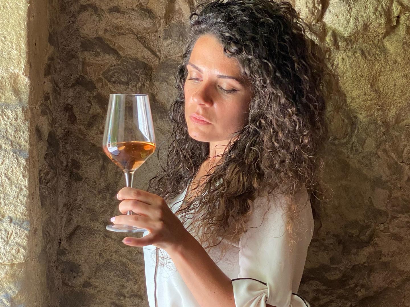 L’isola di Jessica Cani vola sul web 