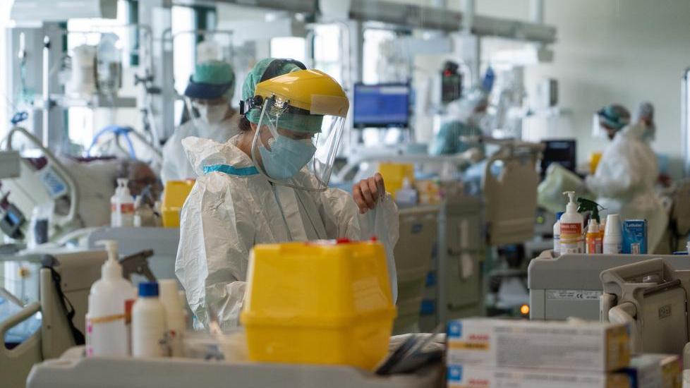 Farmacista no-vax di Grosseto, respinto il ricorso: «Non può essere riammessa al lavoro»