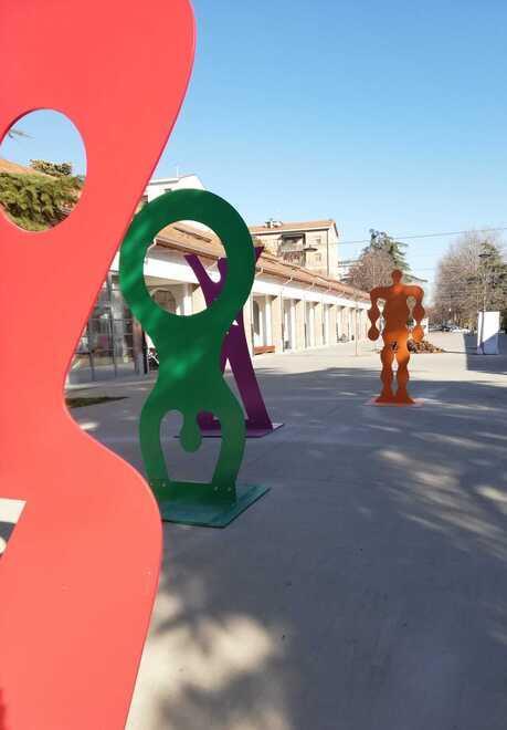 “Il giardino di sculture” di Olimpia Zagnoli trasloca dai Chiostri alla Polveriera 