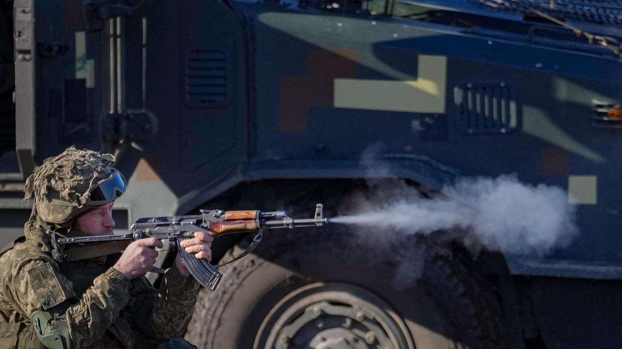 In Ucraina ormai la tensione è alle stelle: il rischio di una guerra con la Russia si fa concreto (Foto LaPresse)