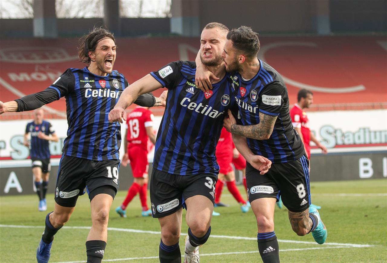 La gioia dei nerazzurri dopo il gol di Puscas (foto agenzia Massimo Sestini)