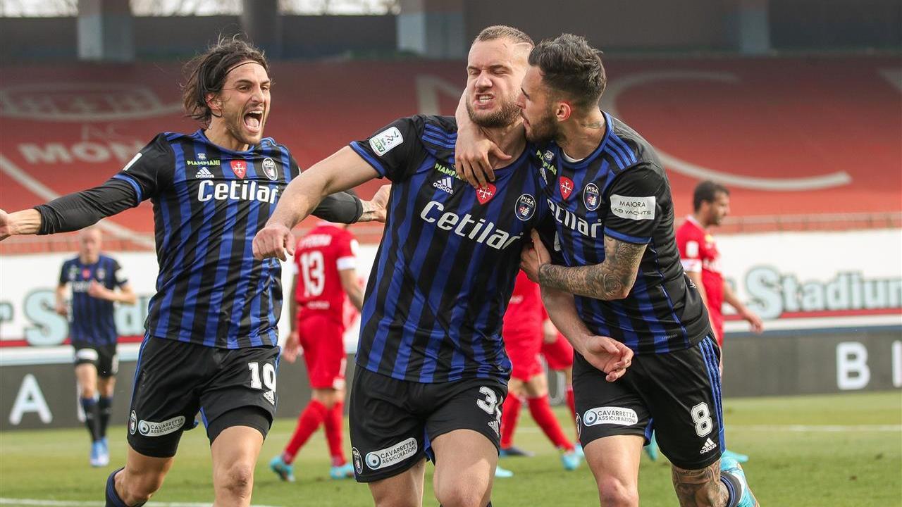 La gioia dei nerazzurri dopo il gol di Puscas (foto agenzia Massimo Sestini)