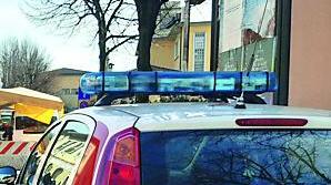 Fugge dai vigili a bordo della supercar: inseguito e multato in centro Pietrasanta