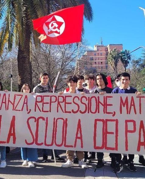 «Di alternanza si muore» gli studenti in piazza 