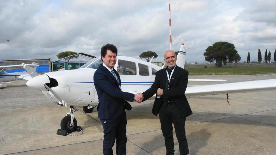 Volare in Piper da Grosseto all’Elba o in Corsica: al Baccarini il “Bla bla” aereo
