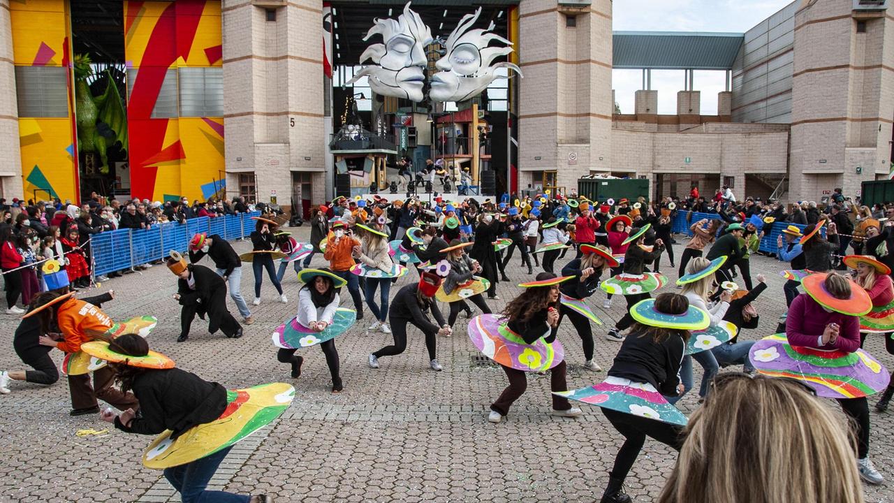 Carnevale di Viareggio, si inizia con Monica Vitti e i trionfi nello sport