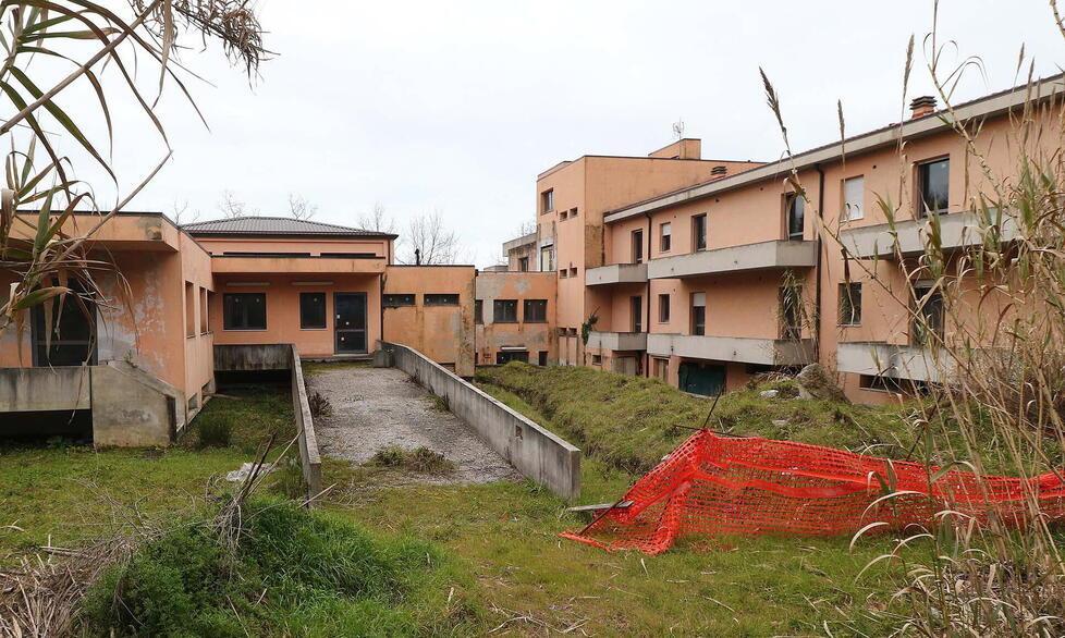 La struttura della rsa di Fossone che attende i cantieri a metà marzo