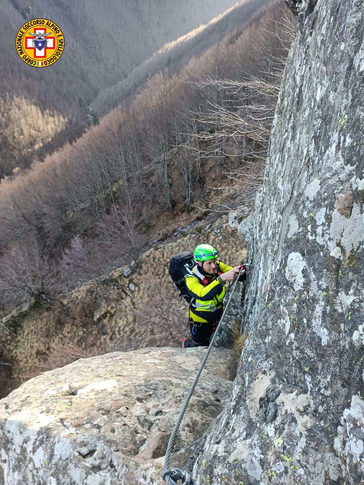 Villa Minozzo, alpinista cade lungo la ferrata: salvo grazie all'attrezzatura 