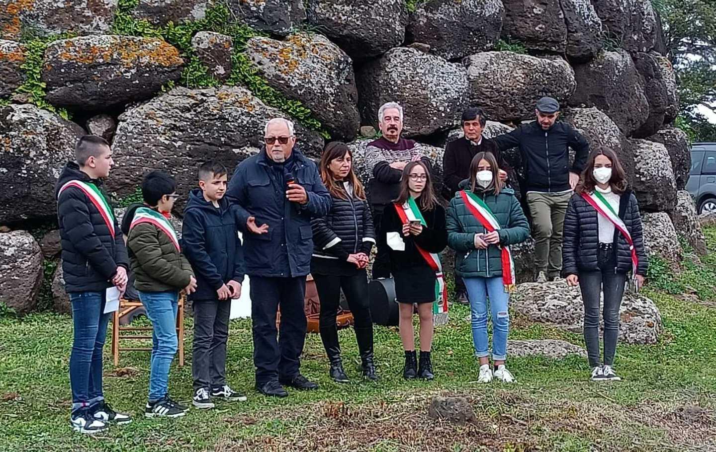 Abbasanta, i ragazzi del consiglio comunale adottano un nuraghe