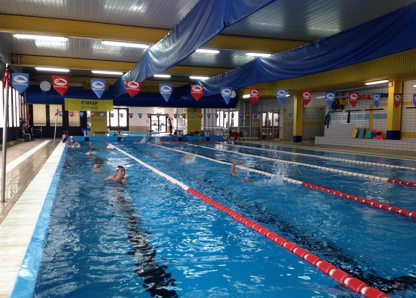 I costi energetici affondano la piscina 