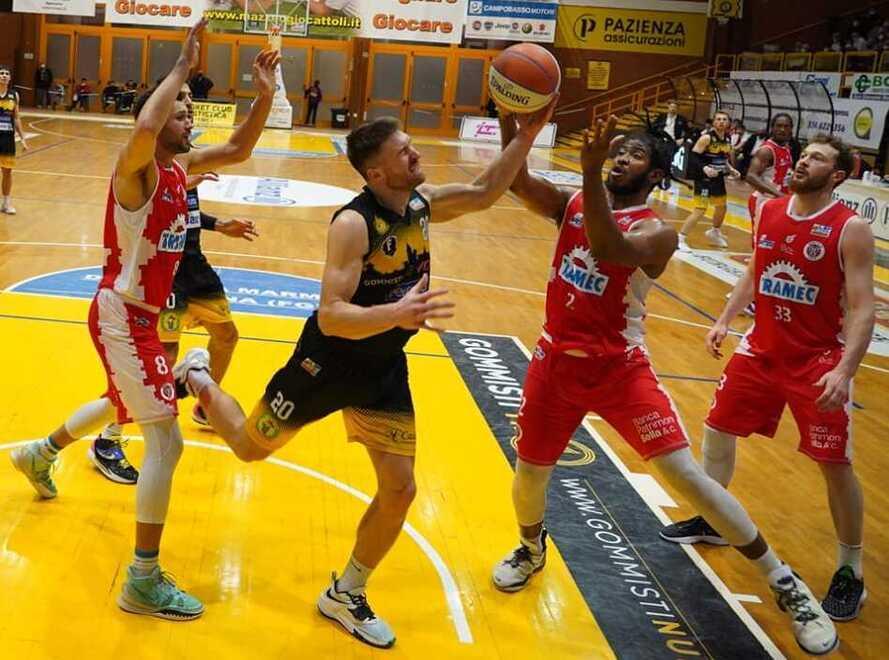 Tramec lucida e ispirata: colpo a San Severo 
