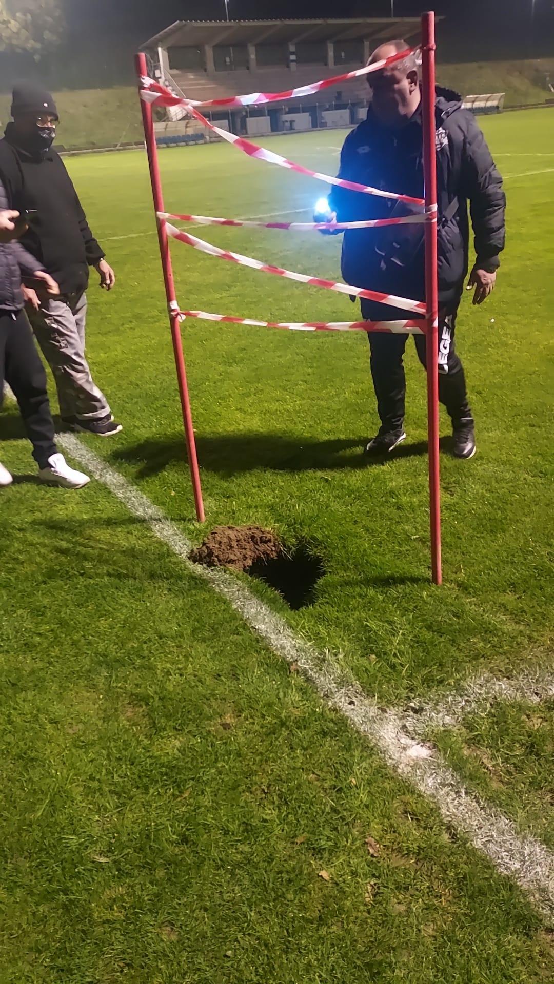 Buche sul campo di gioco per una perdita d’acqua: rinviato il match Lampo-Capezzano
