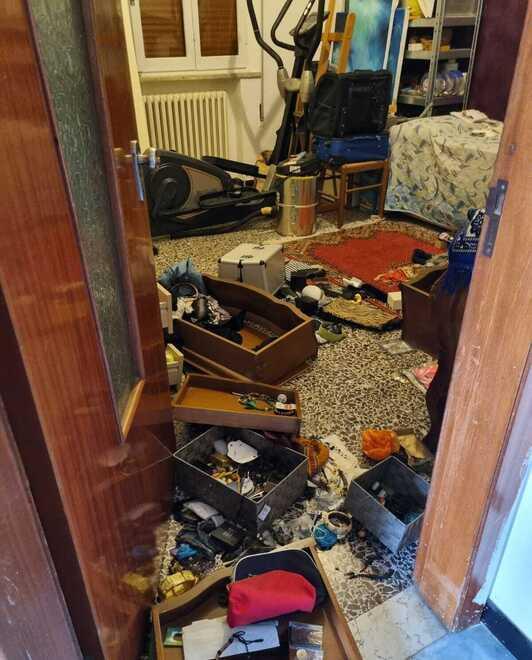 Ladri acrobati in pieno giorno: casa devastata a Francolino 
