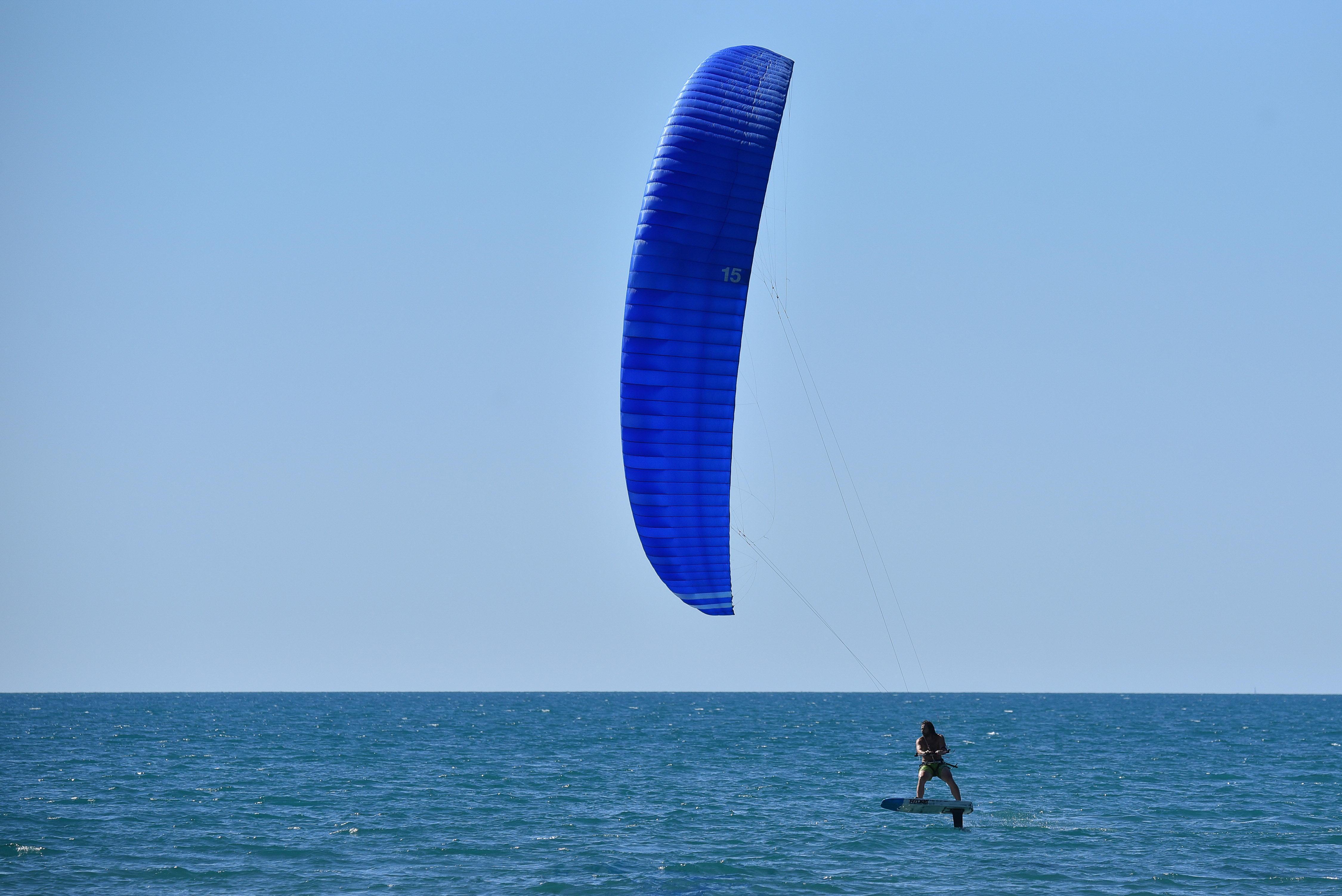 Un kitesurfer