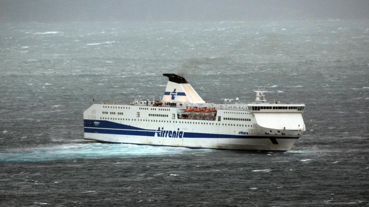 Maltempo, la nave Genova-Porto Torres sbarcherà anche martedì 22 a Olbia