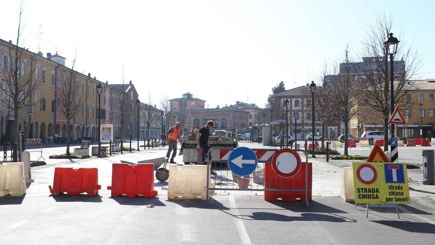 Bagnolo, piazza chiusa e cittadini in fermento: «Stanchi dei continui cambiamenti»