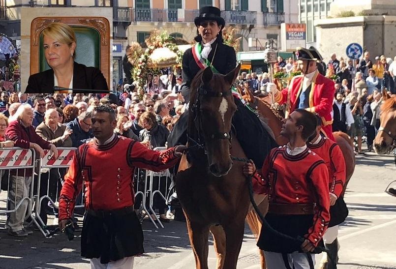 Raffaella Lostia, Alter nos tre anni fa, e nel riquadro Viviana Lantini, che ricoprirà il ruolo nell'edizione 2022 di Sant'Efisio
