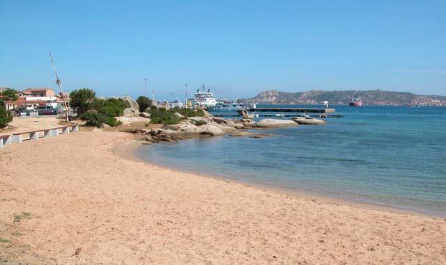 Si butta in mare a Palau per farla finita, salvato da un carabiniere