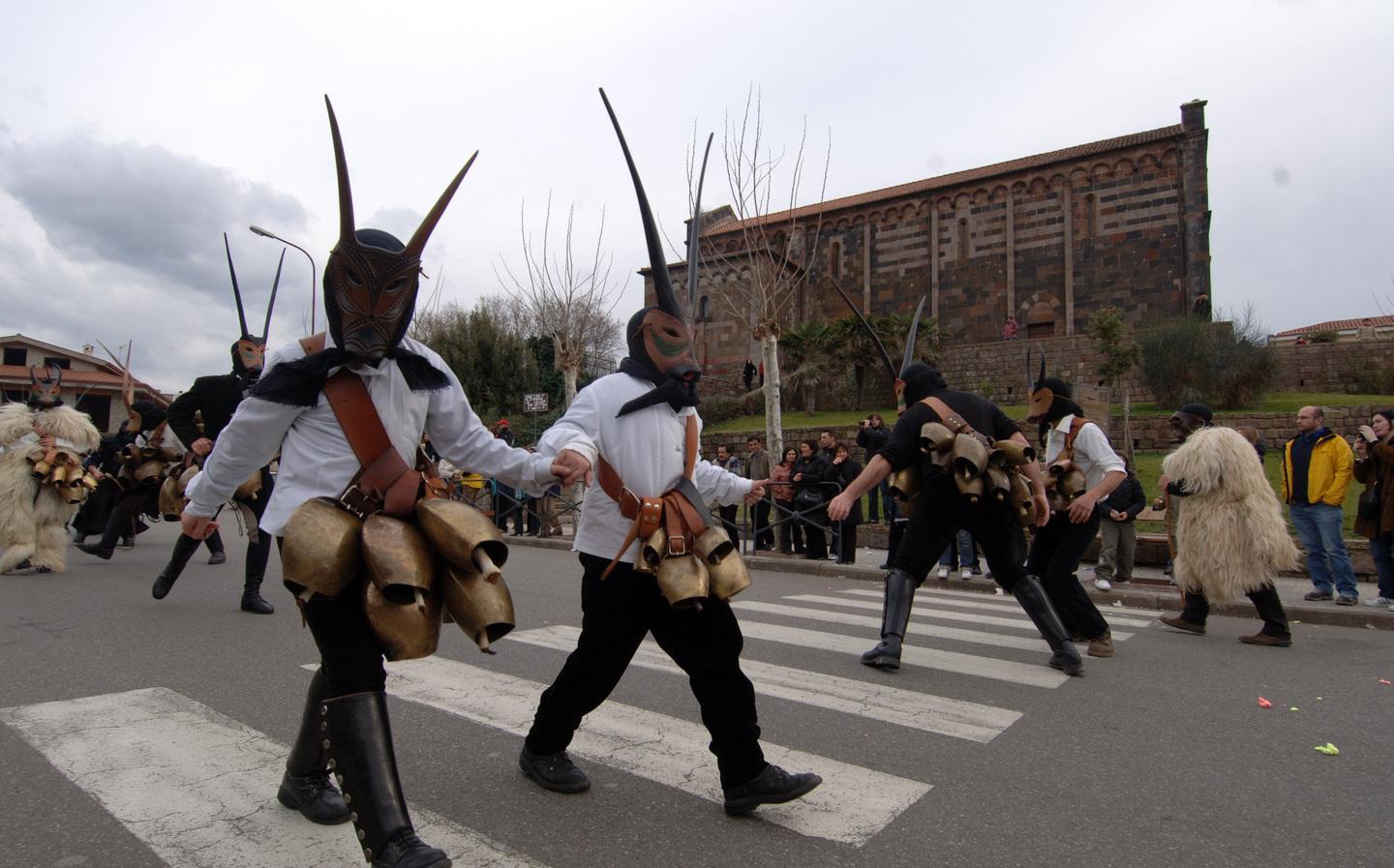 Il Carnevale spontaneo dei boes e dei merdùles 