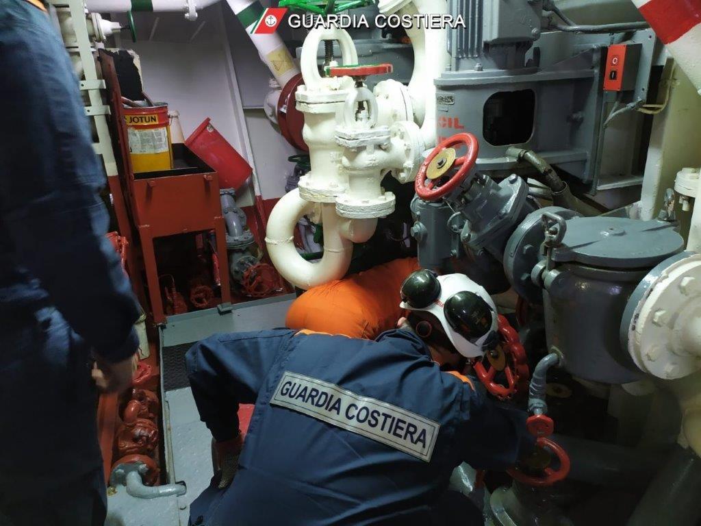 L'ispezione a bordo della nave africana