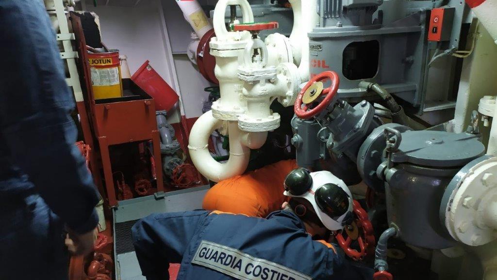 L'ispezione a bordo della nave africana