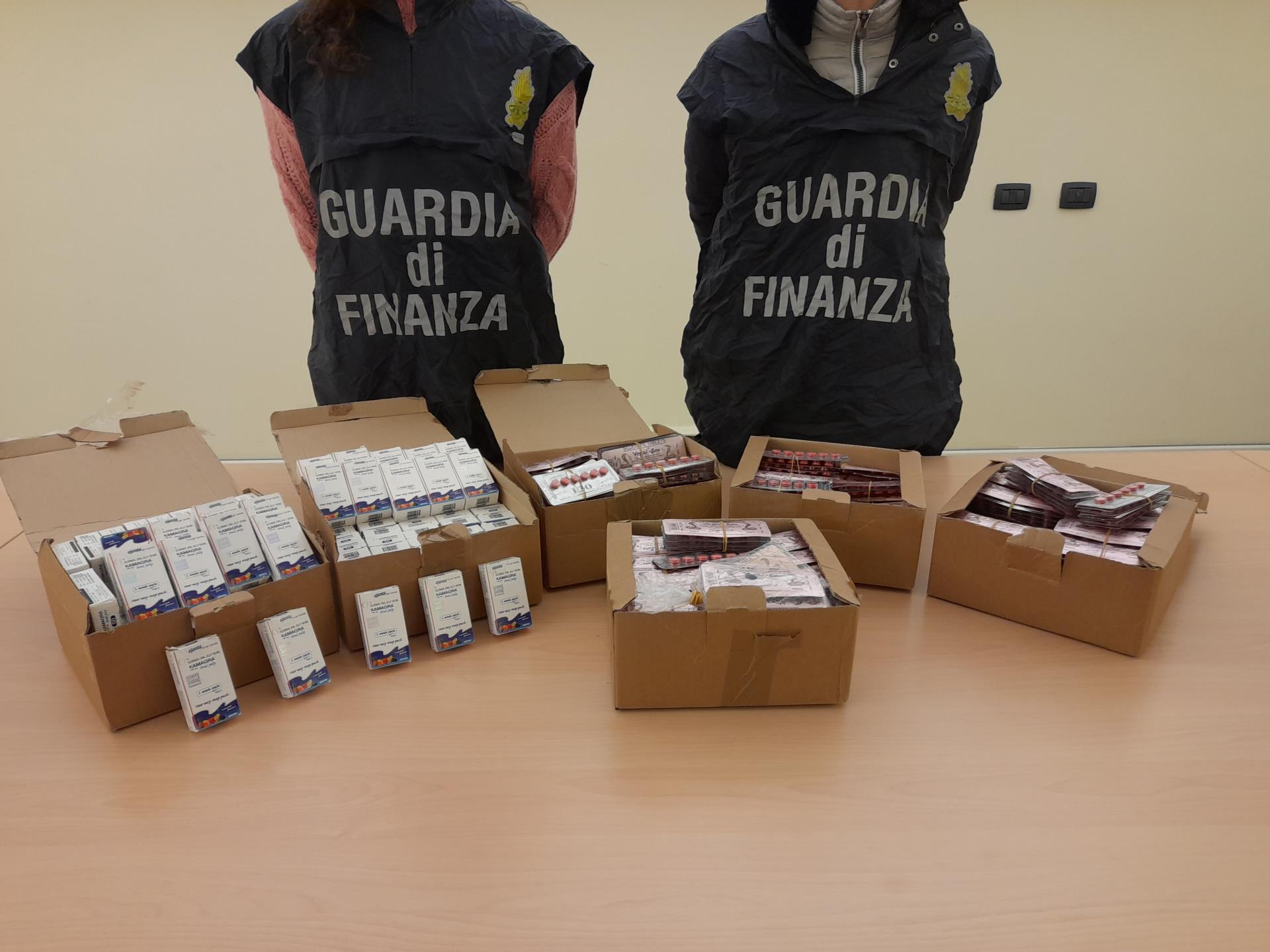 Reggiolo: la Guardia di finanza sequestra falso Viagra e griffe contraffatte 