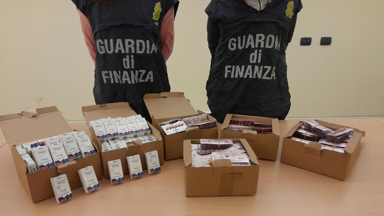 Reggiolo: la Guardia di finanza sequestra falso Viagra e griffe contraffatte