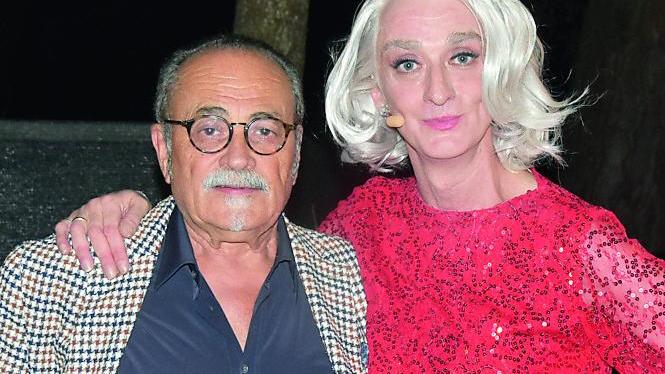 Da Sanremo alla Versiliana, Drusilla Foer sul palco con “Eleganzissima”: ecco la data