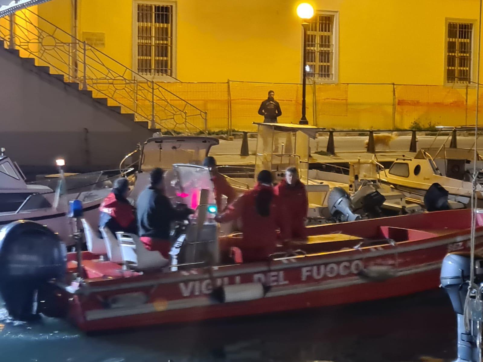 I vigili del fuoco (foto Stefanini Silvi)