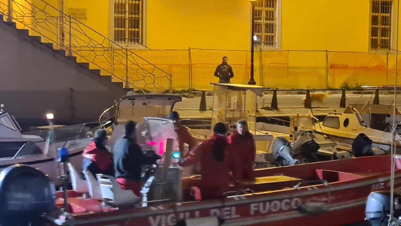 I vigili del fuoco (foto Stefanini Silvi)