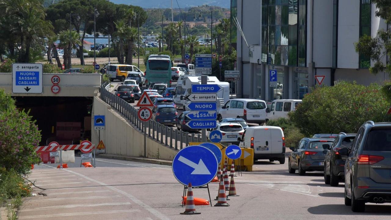 Lavori nel tunnel, traffico rallentato