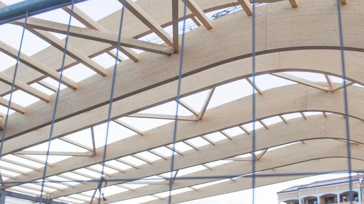 Piscina comunale coperta cantiere verso lo sblocco