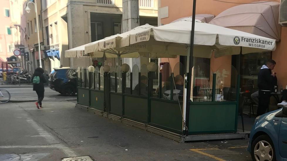 Ancora furti in centro, la polizia denuncia un giovane 