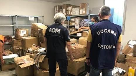 Modena, sequestrati oltre duemila prodotti contraffatti con marchi di prestigio