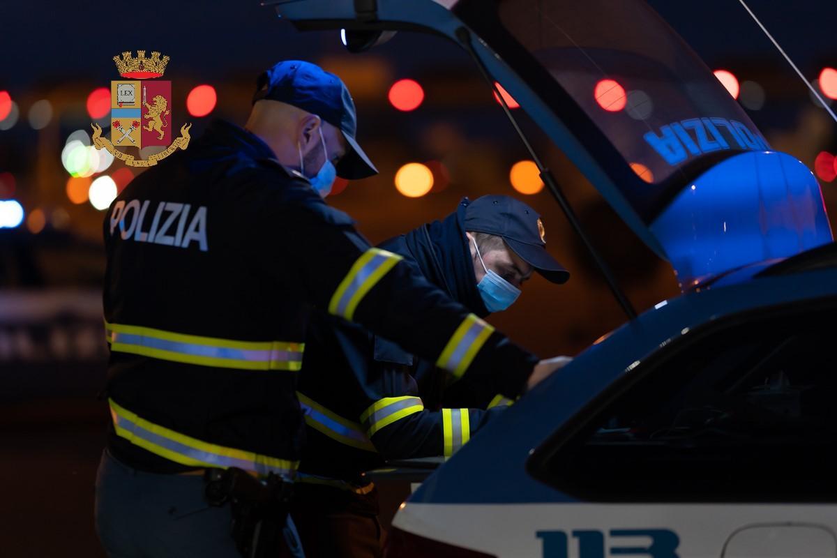 Viareggio, arrestato per furto all'Esselunga in tasca ha uno smartphone rubato al ristorante