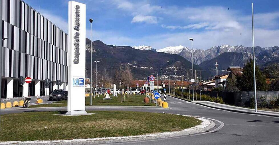 L’ingresso dell’ospedale delle Apuane